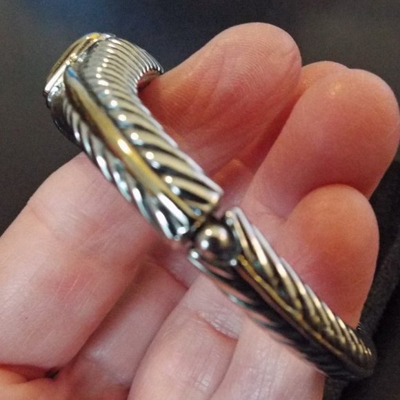 VINTAGE TWO TONED RIBBED HINGED CLAMPER BRACELET (COULD BE MONOGRAMMED) 74 - Picture 4 of 5